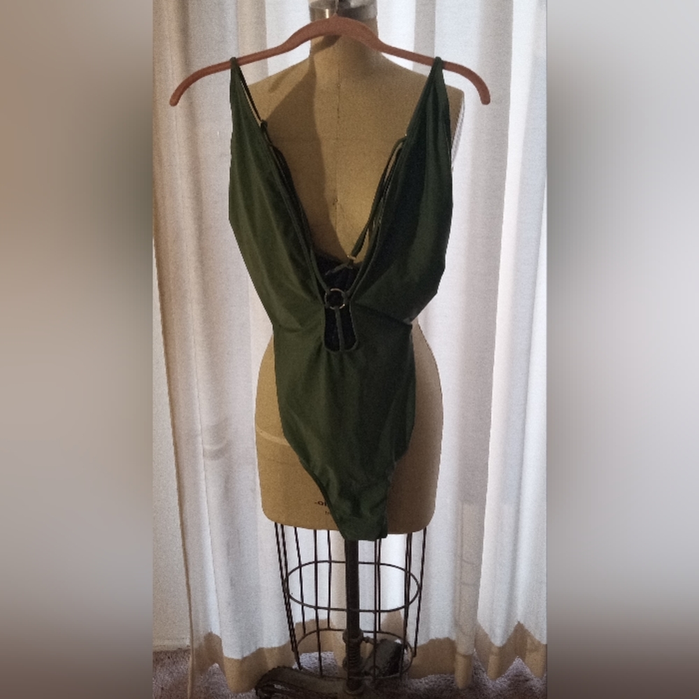 Green swimsuit w/straps in back and front, size 4xl but runs small, w/deep v